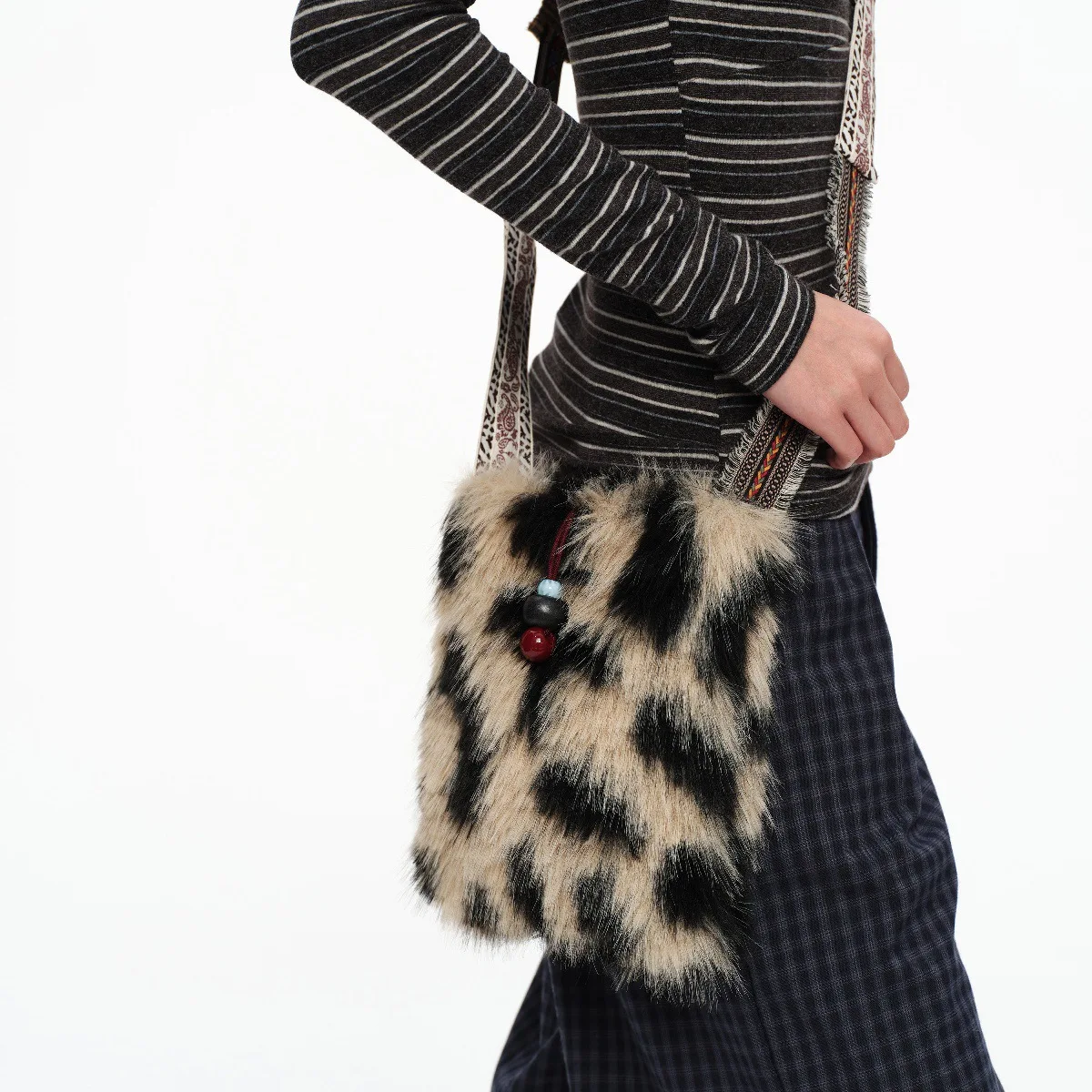 

Soft Plush Women Crossbody Bag Wide Strap Shoulder Bags for Women Faux Fur Bag Fashion Designer Bags Small Flap Phone Purses NEW