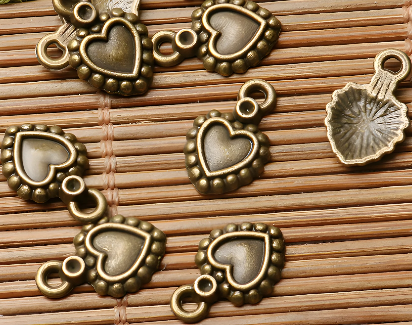 

50pcs 13*8.4mm ,hole 1.4mm Alloy matel antiqued bronze crafted heart pendants HWEF2919