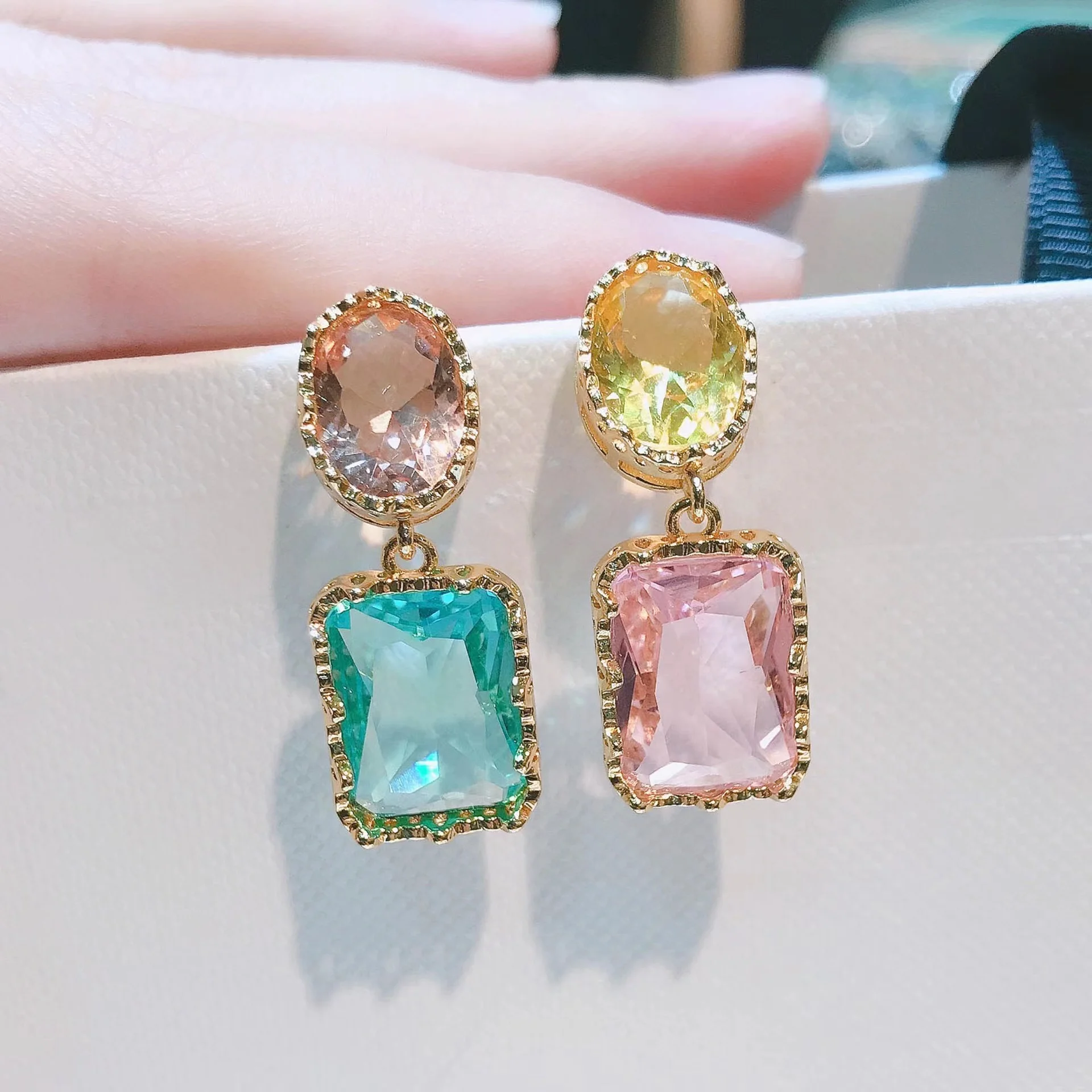 2024 New Earrings Beautiful Colorful Baroque Crystal Stone AB Style Dangle Woman Earrings Fashion Designers Christmas Jewelry