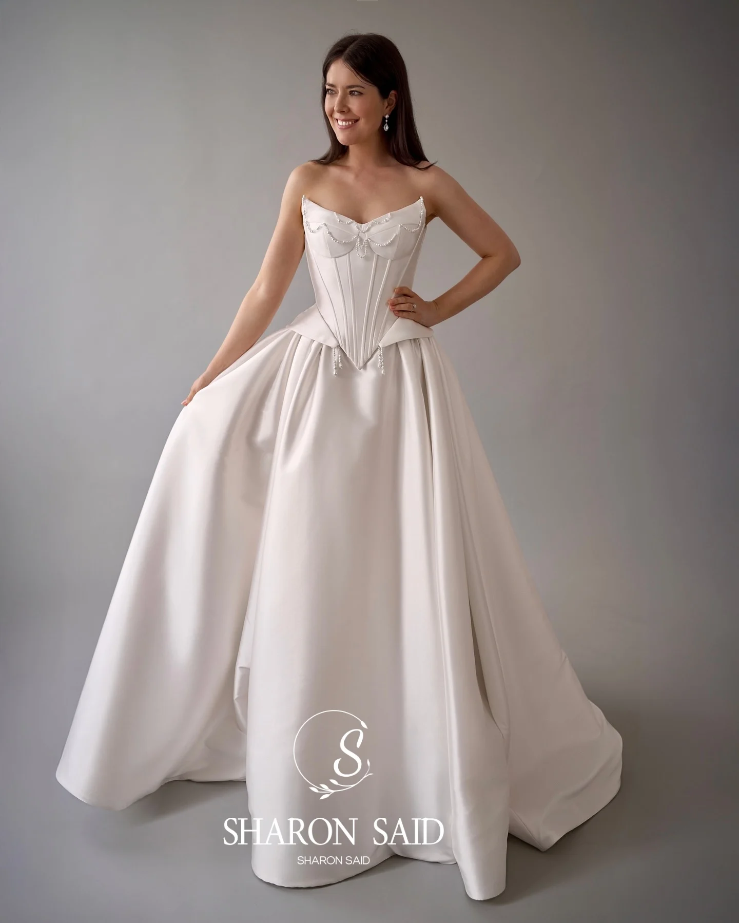 Sharon Said Elegante Satijn A-lijn Off White Trouwjurk voor Vrouwen Sweep Trein Eenvoudige Sweetheart Bruidsjurken SW057 Aangepaste