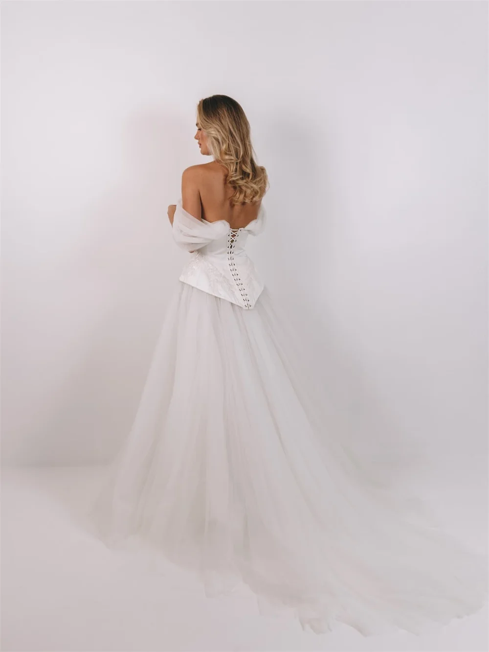 Tokyo Customized White A-Line Wedding Dresses Off Shoulder Sleeveless Bridal Gowns 2025 Back Lace-Up Court Train Wedding Gowns