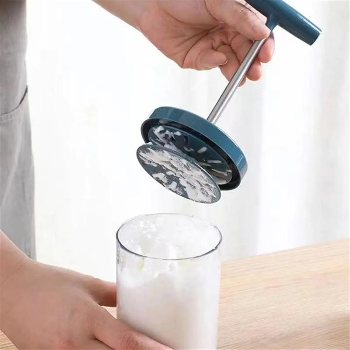 ABNH Plastic Cream Manual Whipper Maker Diy Whipped Cream Dispenser for Cake Decorating Dressings Frothy Drinks Blue