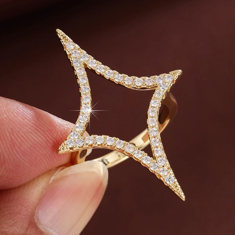 خاتم نسائي بتصميم هندسي واسع الوجه مع زركونيا صناعية متألقة #2