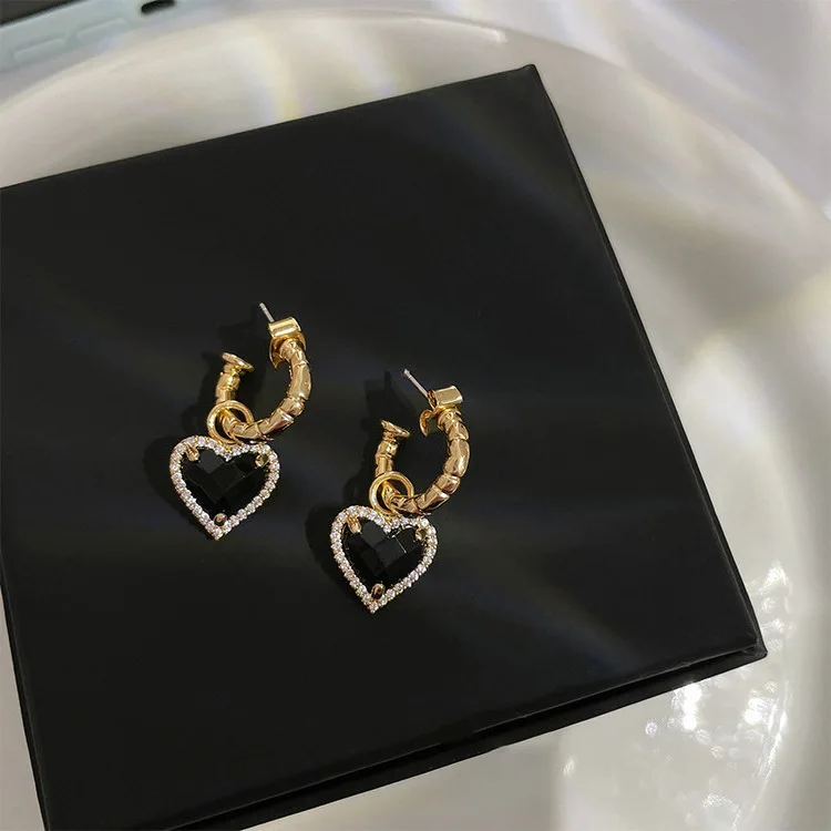 

Black Heart Hoop Earrings Women Personality Enfashion Korean Earrings Girls Lovely Little Metal Eardrop Daily Wear