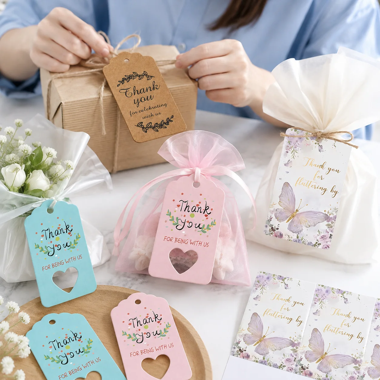 50 Stück Dankeschön-Geschenk-Etiketten Schmetterling Hohles Herz Papieretiketten Hochzeit Party Gastgeschenk Bastelverpackung Hängeetiketten DIY Deko – Detail 2