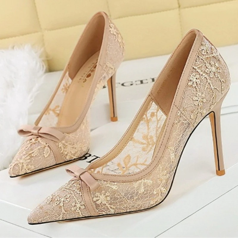 

Элегантные женские туфли на высоком каблуке с кружевной сеткой и бантом, дышащая дизайнерская обувь на мелком каблуке, роскошные вечерние вечерние туфли на каблуке