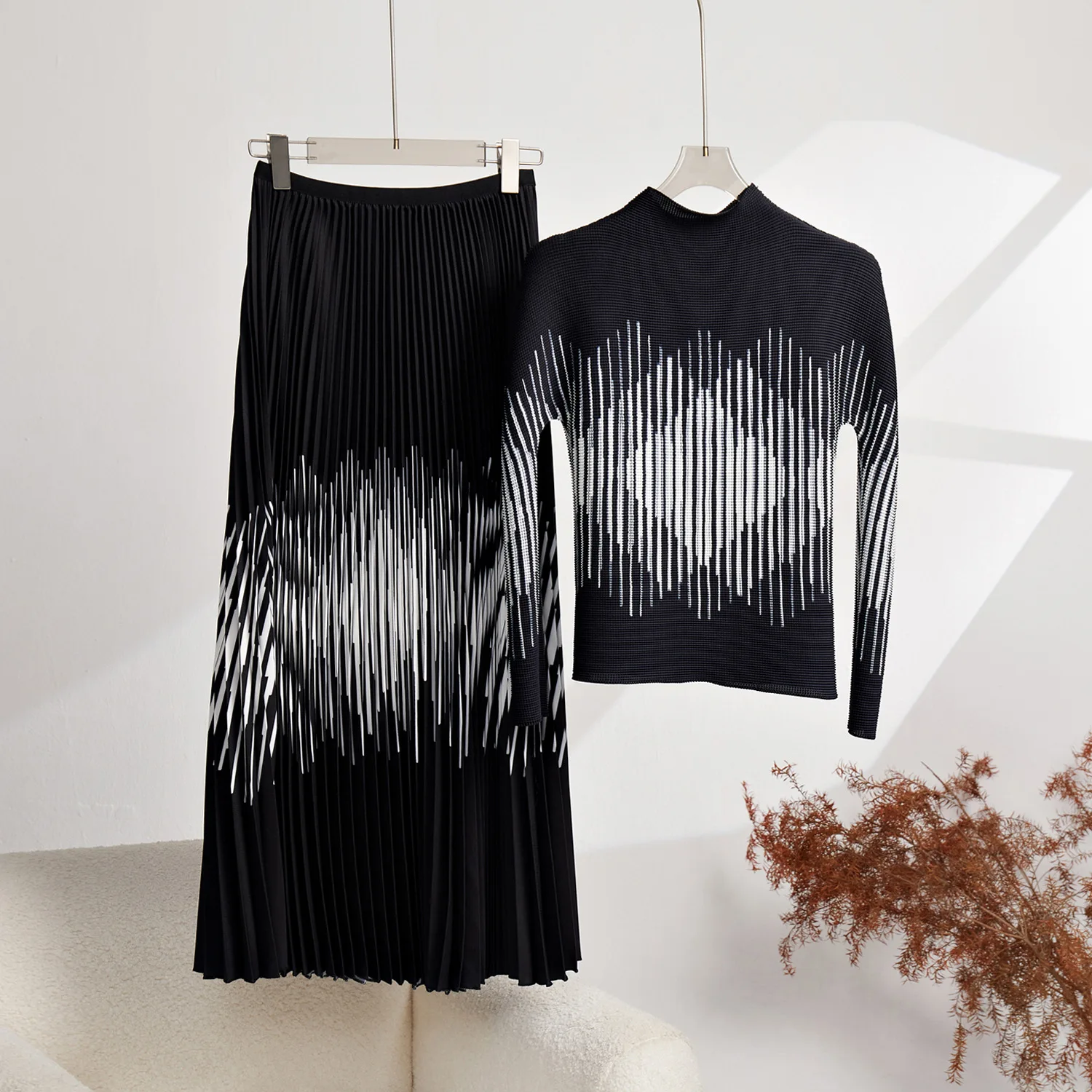 Fashionable and high-end women's two-piece skirt set, new spring and autumn style, pleated skirt, complete outfit.