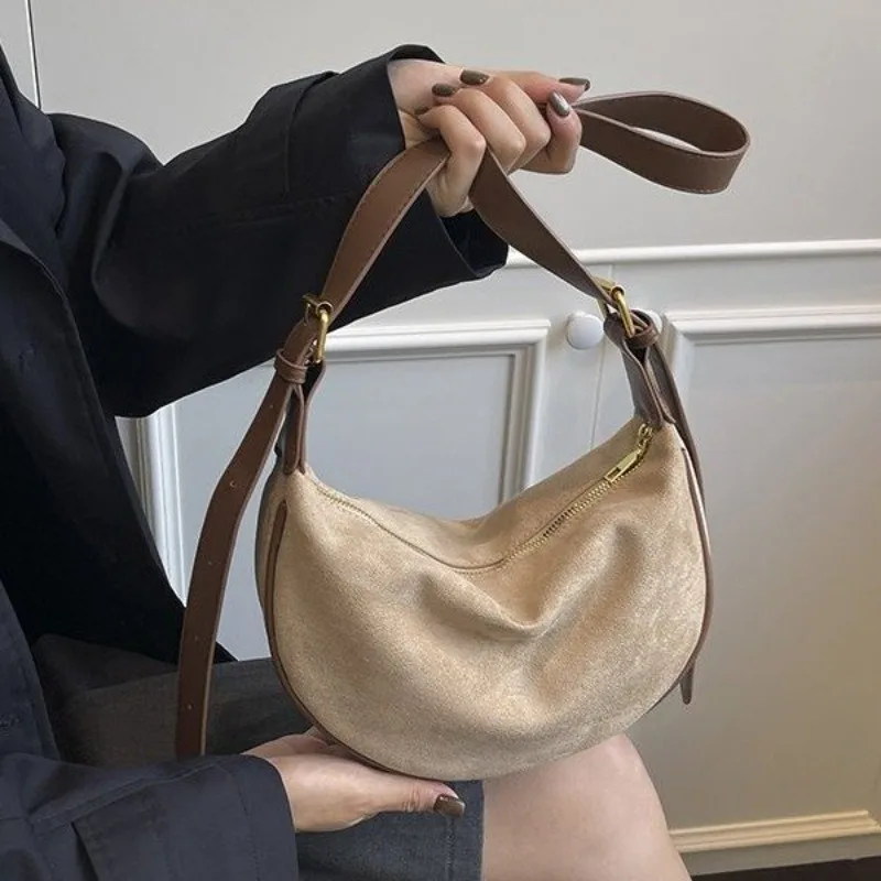 

Оригинальная дизайнерская сумка для подгузников в ретро-стиле для женщин, кожаная сумка-тоут с логотипом, стильная и вместительная, с возможностью ношения через плечо.