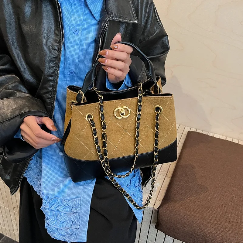 

2025 New Quilted Chain Shoulder Bag - Large Capacity Tote & Underarm Crossbody Purse, Matte Finish Fall Women's Handheld Daypack