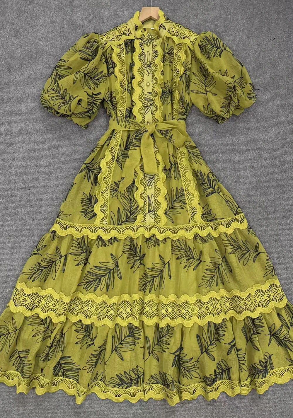 

plus Size Fashionable Stand Collar Bubble Sleeve Waist Cinched Printed Embroidered Dress