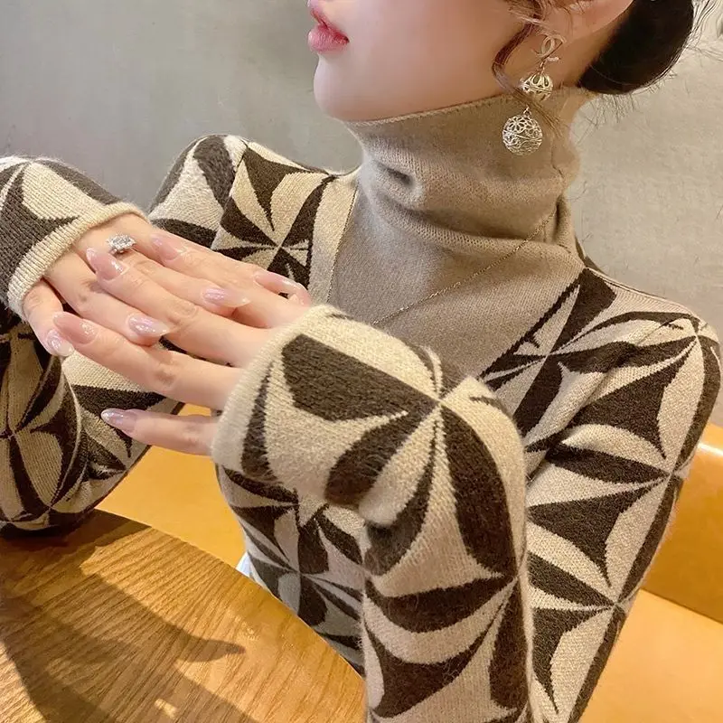 เสื้อสเวตเตอร์คอเต่าสำหรับผู้หญิงในฤดูใบไม้ร่วงและฤดูหนาว เสื้อซับในแฟชั่นใหม่ เสื้อถักนิตติ้งยืดได้