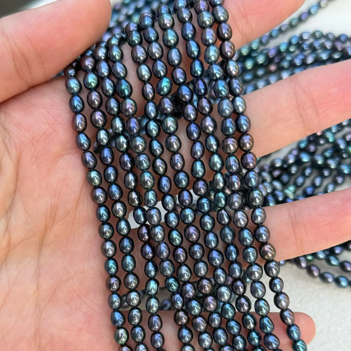 4-4,5 mm blau-lila Reisperlen natürliche Süßwasserperlen Halskette Schmuck machen DIY Armbänder Ohrring Zubehör Großhandel weiß