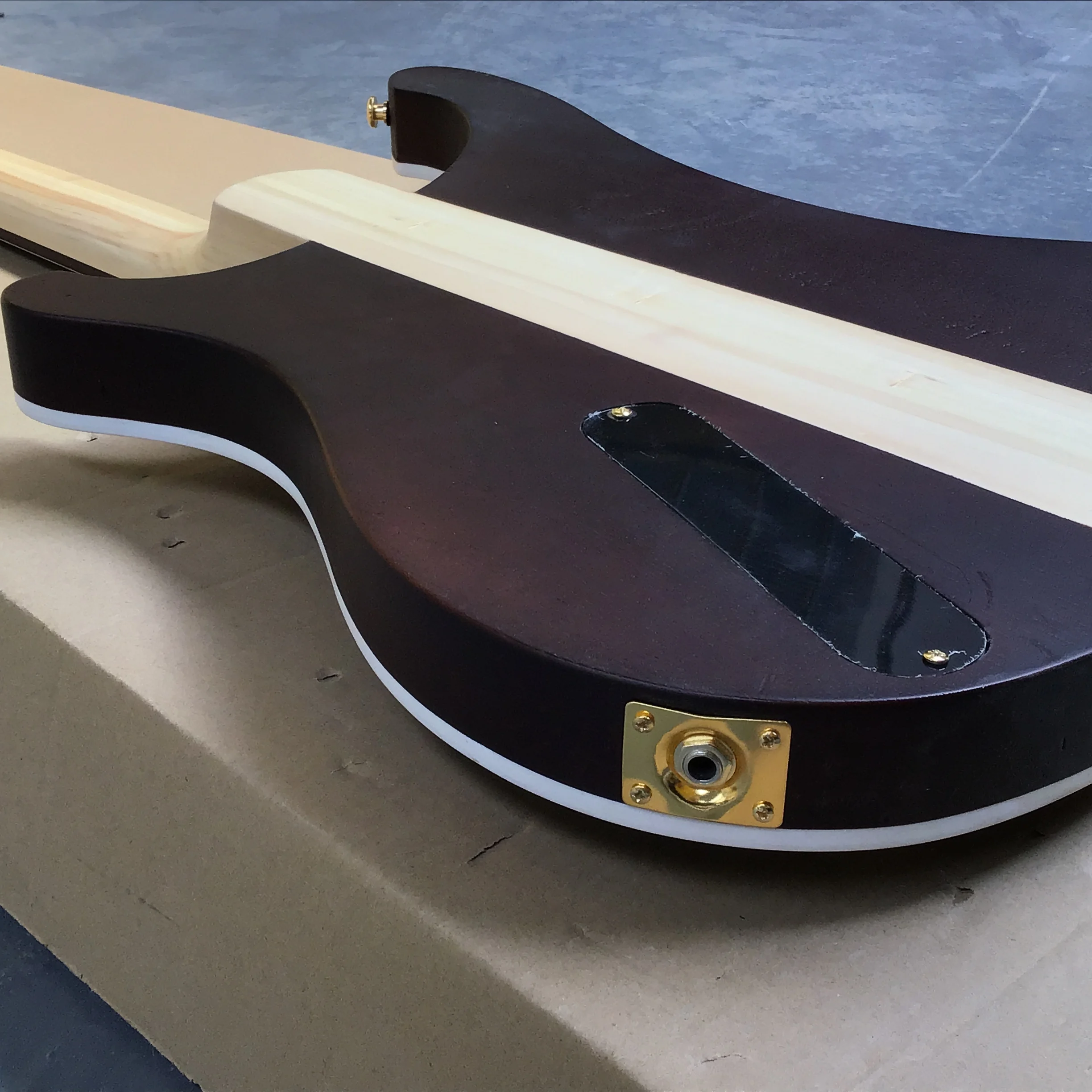 guitar factory High quality 4 string Electric bass, Wood carving, customizable, erfect tone,high-quanlity wood, in stock