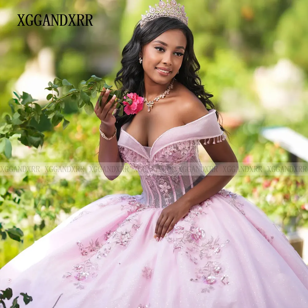 Abito Quinceanera rosa personalizzato 2025 Abiti da 15 Sweet 16 Sweetheart con spalle scoperte Perline Paillettes Dolce 16 Compleanno Gala