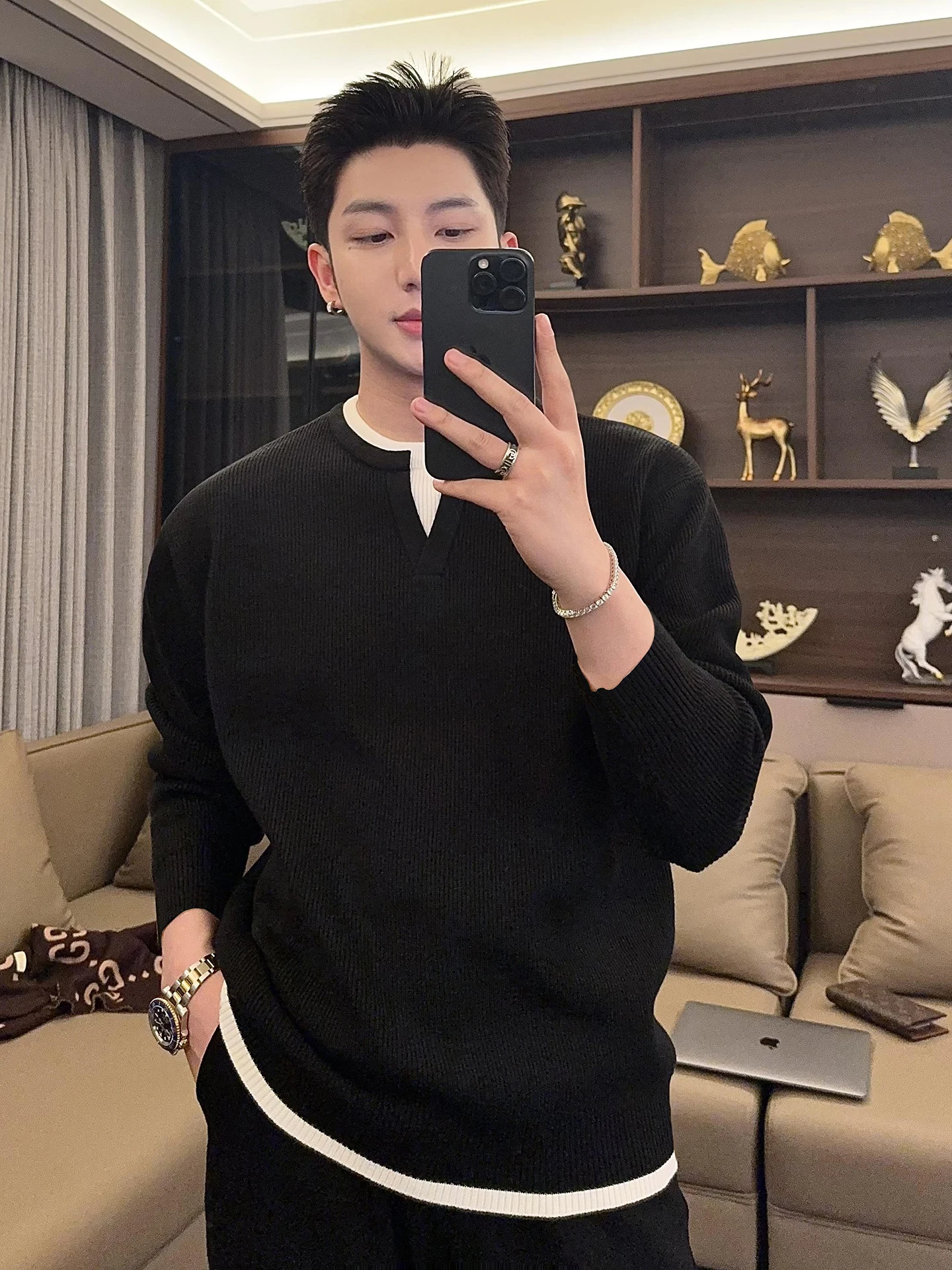 

Мужской трикотажный джемпер с V-образным вырезом, имитация двухслойности, осенне-зимний, повседневный, в британском стиле, базовый, комфортный, для мужчин среднего возраста и молодежи.