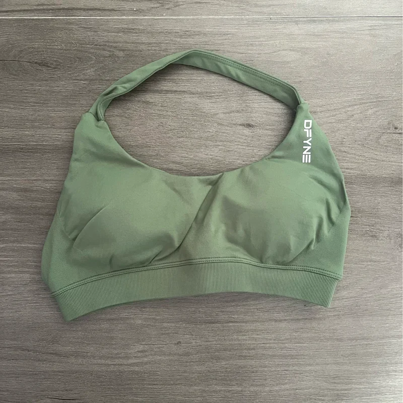 Soutien-gorge de sport à Impact avec Logo pour femmes, col licou sans couture, dos ouvert, haut de Yoga, soutien moyen, haut court de gymnastique, vêtements de sport rembourrés