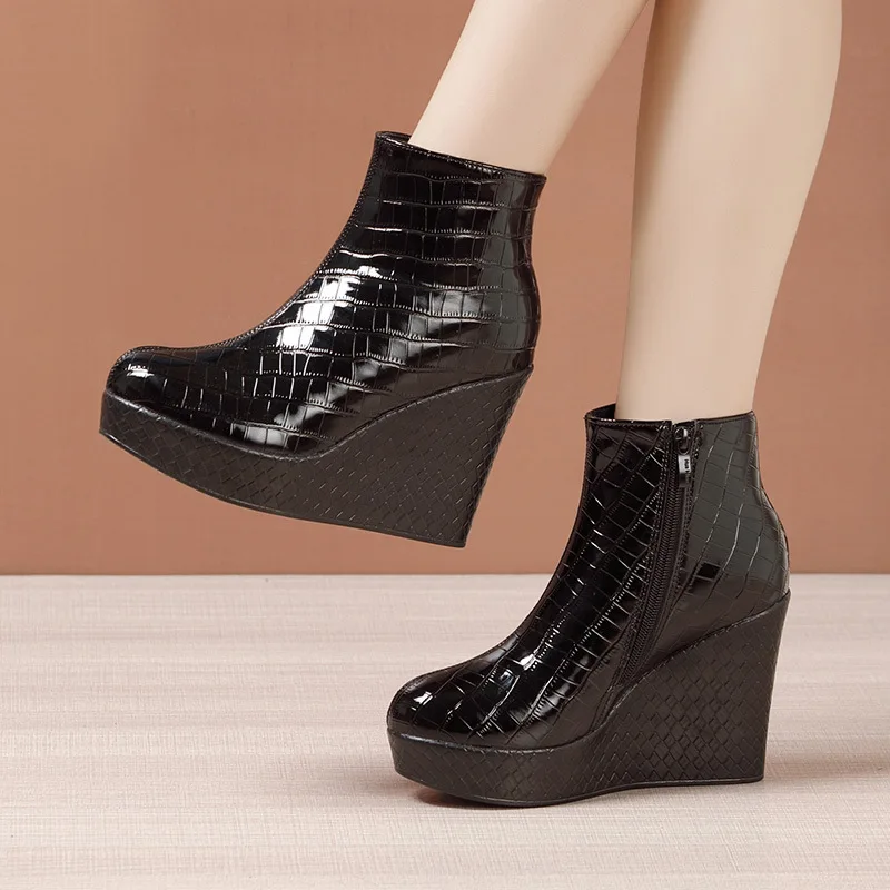 

Элегантные удобные женские ботинки из натуральной кожи 10 см, обувь на танкетке, зимние ботильоны на высоком каблуке 2025 года, теплые ботильоны на меху