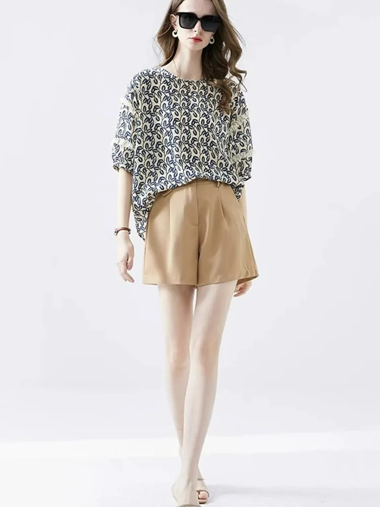 قميص شيفون نسائي صيفي 2025 فضفاض ومطبوع بأكمام قصيرة، عصري ومتعدد الاستخدامات بتصميم كوري أنيق للعمل