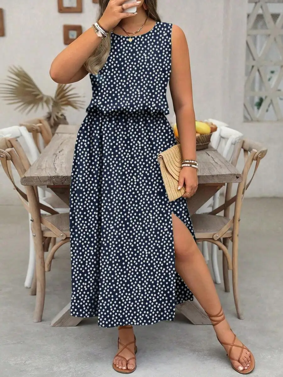 

Темно-синее платье-халат без рукавов с цветочным принтом, боковым разрезом и зауженной талией