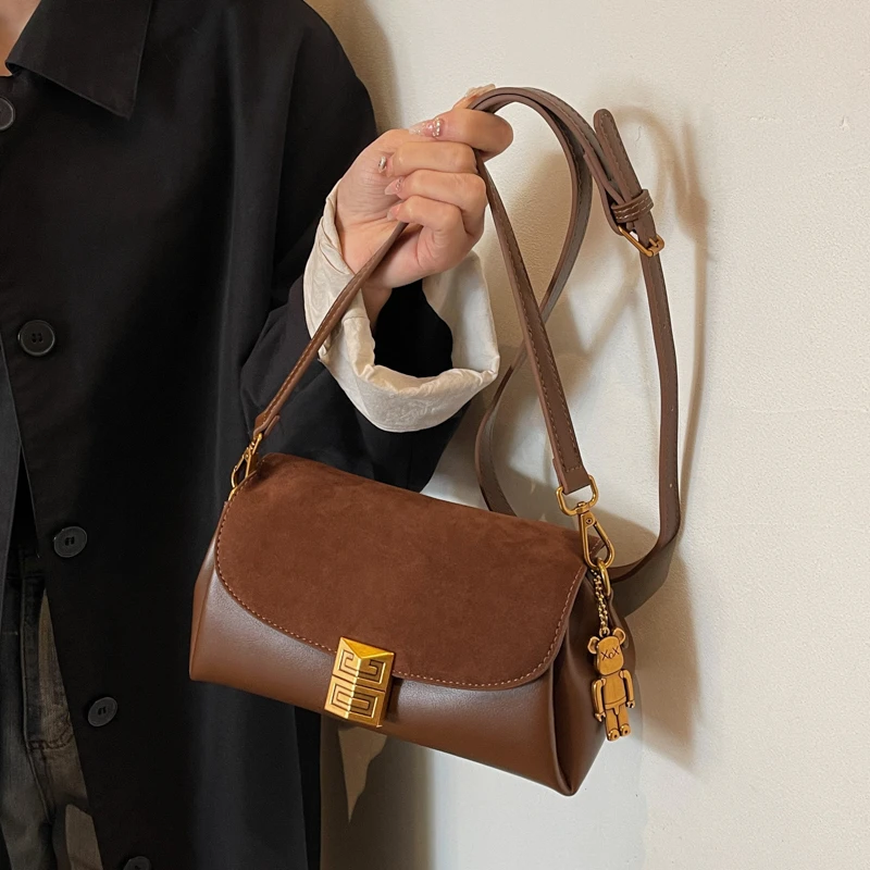 

Adjustable Shoulder Strap Exquisite Workmanship Soft And Comfortable Latch Open And Close Shopping Commuter Shoulder Bag