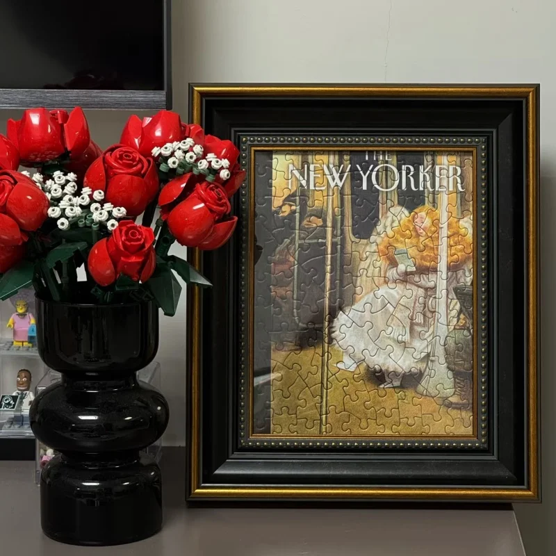 

Набор строительных блоков «Букет роз», совместимый с деталями Lego, подходит для подарка на День святого Валентина. Вечные цветы не сбиваются с цвета.