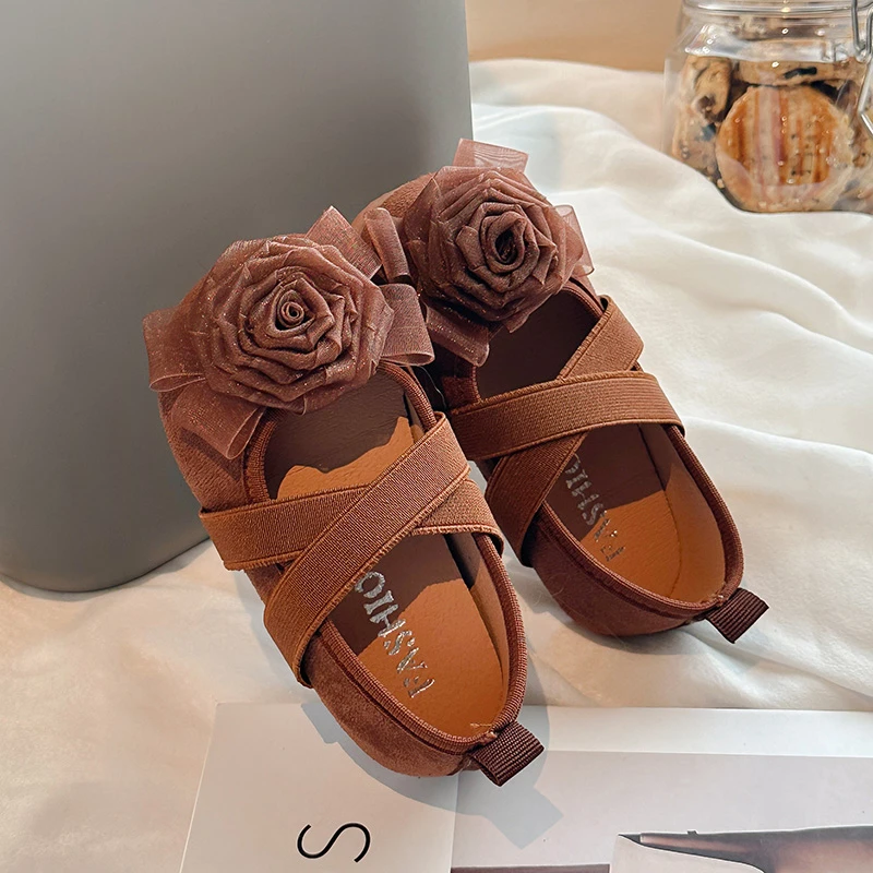 Girls Dance Shoes Slip-on Kids Moccasins with Sweet Flowers 2024 New Children Flats Soft Sole Princess Shoes Elegant Temperament