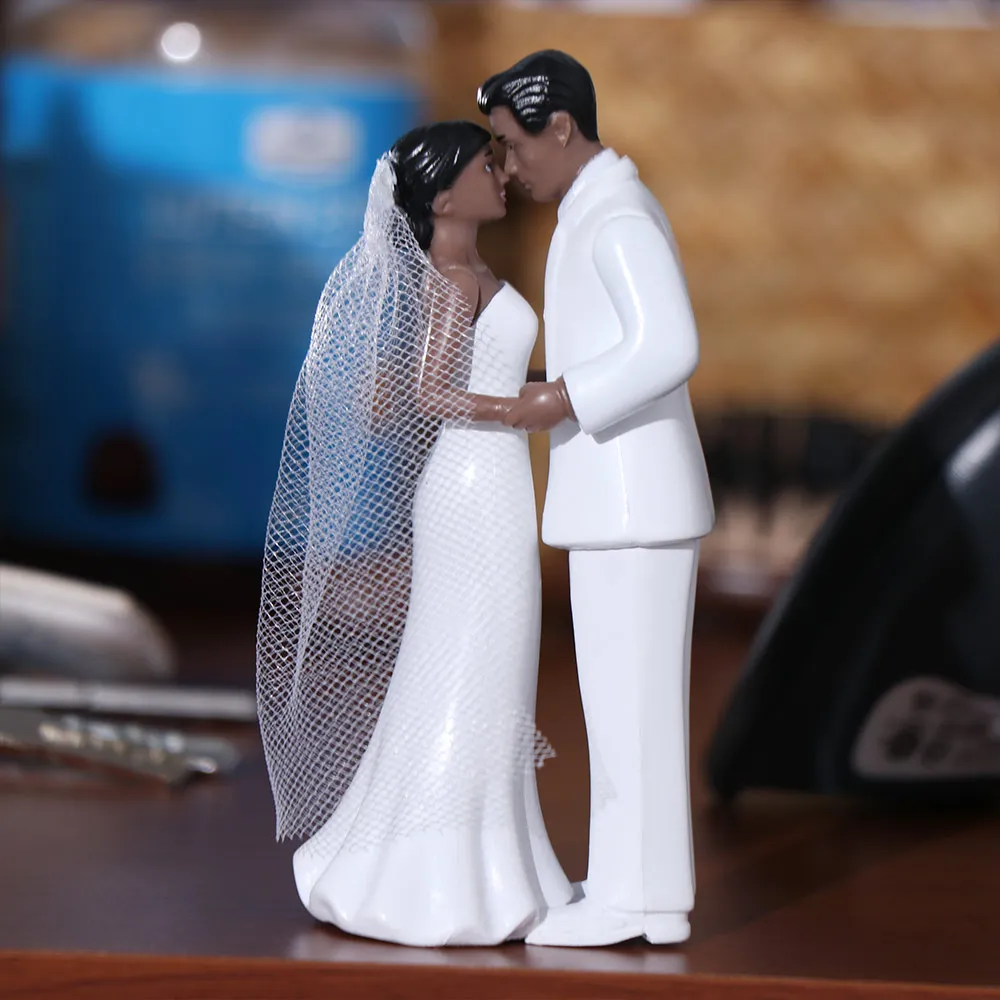 

Anniversary Decoration Couple Wedding Cake Topper Elegant White/Black Cake Toppers Dolls Creative PVC Bride & Groom Figurines