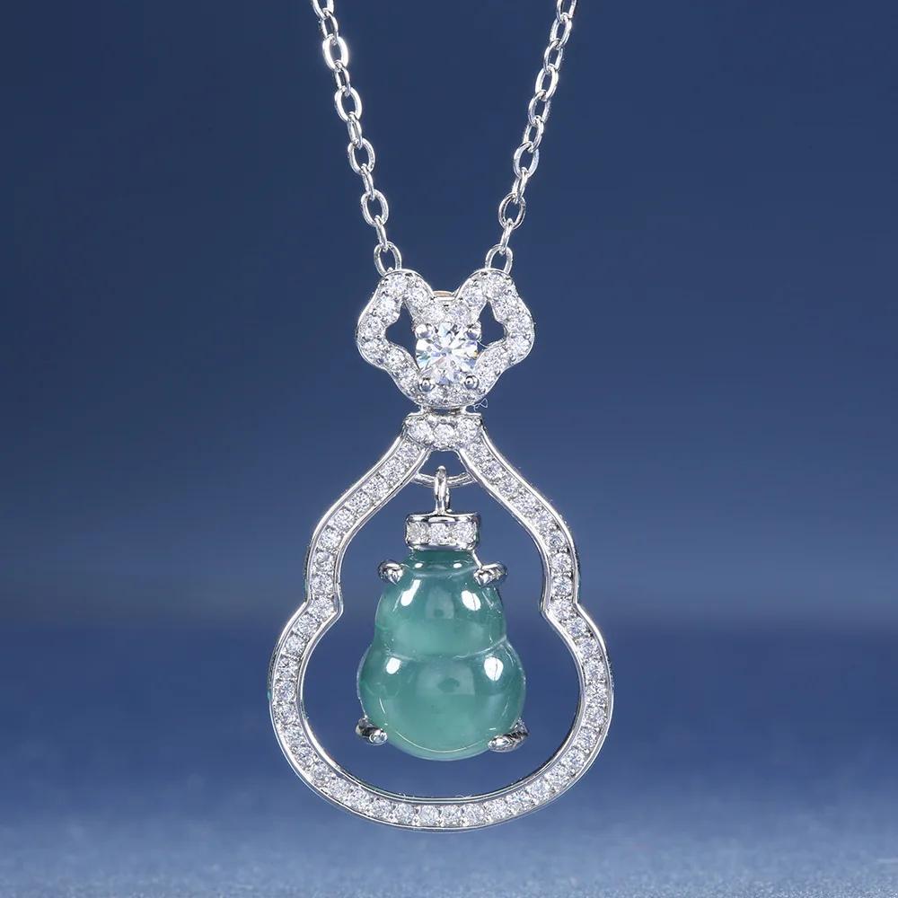 

Natural Hazardous Material Blue Water Jade Gourd Pendant 18K Gold Inlaid with Fashionable Platinum PT950 Collarbone Chain