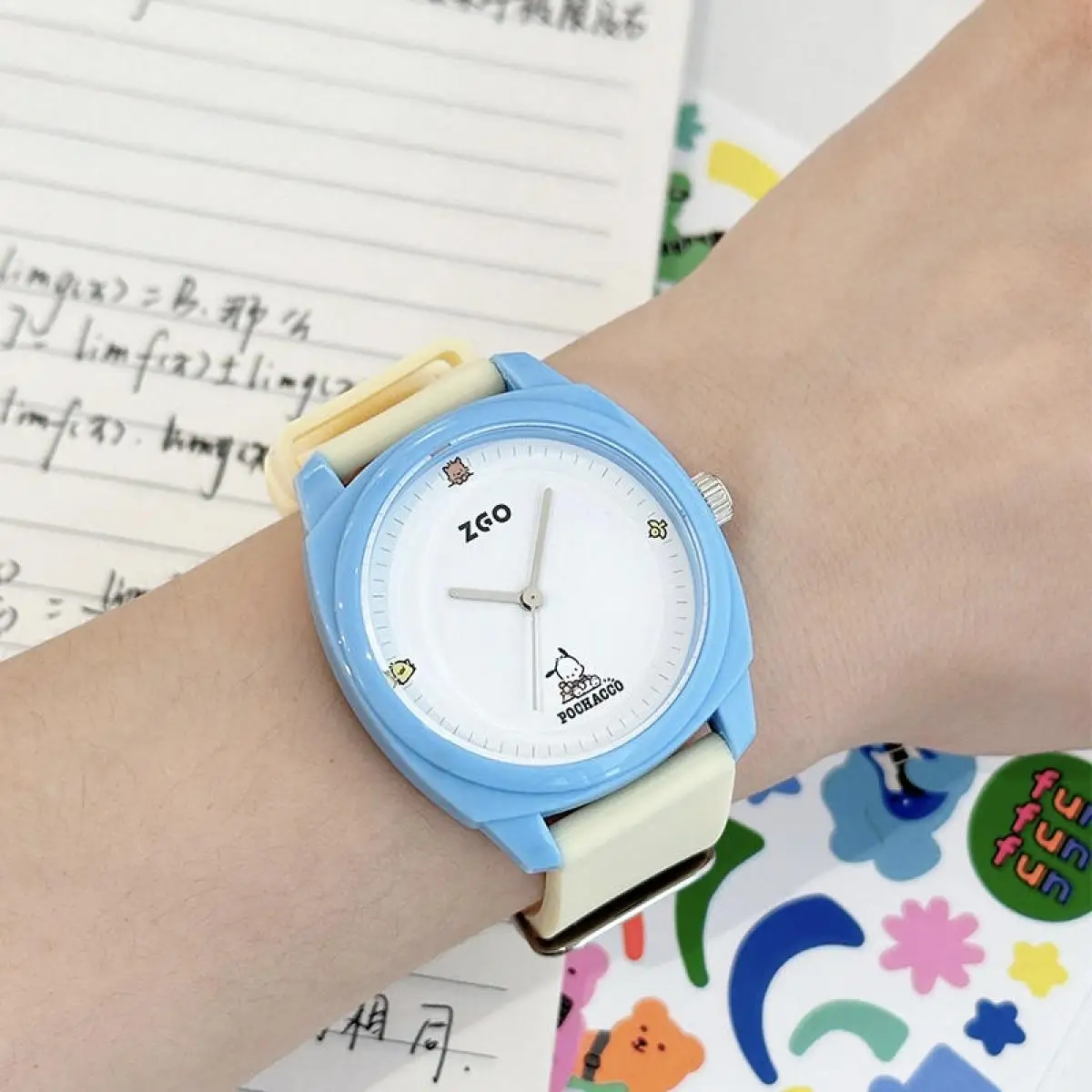 

Sanrio Kawaii Pochacco Pointer Watch для девочек, спортивные водонепроницаемые модные новые круглые студенческие часы с рисунком допамина, подарок на день рождения