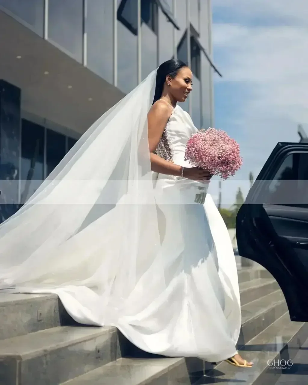 Personalizado cinta de espaguete brilhante pérolas contas sereia vestido de casamento robe de mariage botões voltar vestido de noiva africano