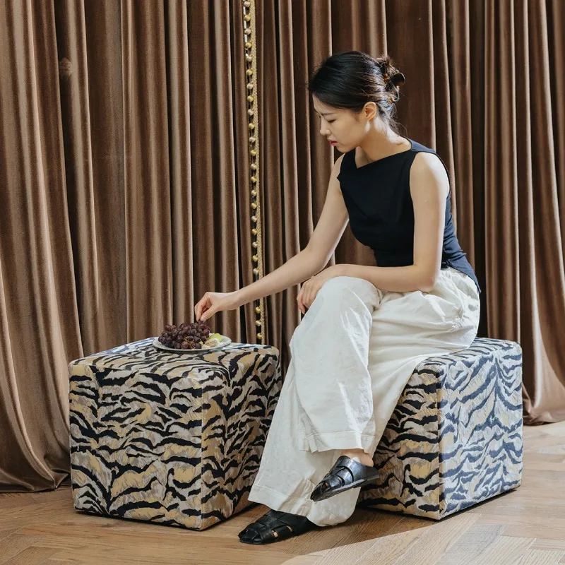 Family Romance History, Tiger Step Oriental Medieval Square Dock Living Room Tiger Pattern Italian Dock French Shoe Change Dress