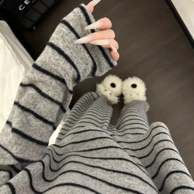 2026 Simple Grey Striped Fleece Pajamas for Women, New Style for Autumn and Winter, Warm and Loose, Home Wear