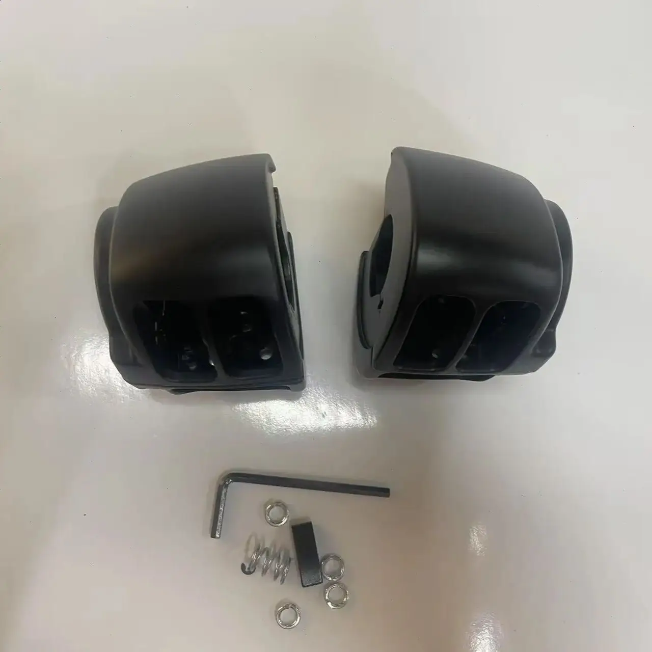 

For Harley 2007-2010 Will not fit fat Boy Motorcycle Accessories Handlebar Control Switch Housings Aluminum