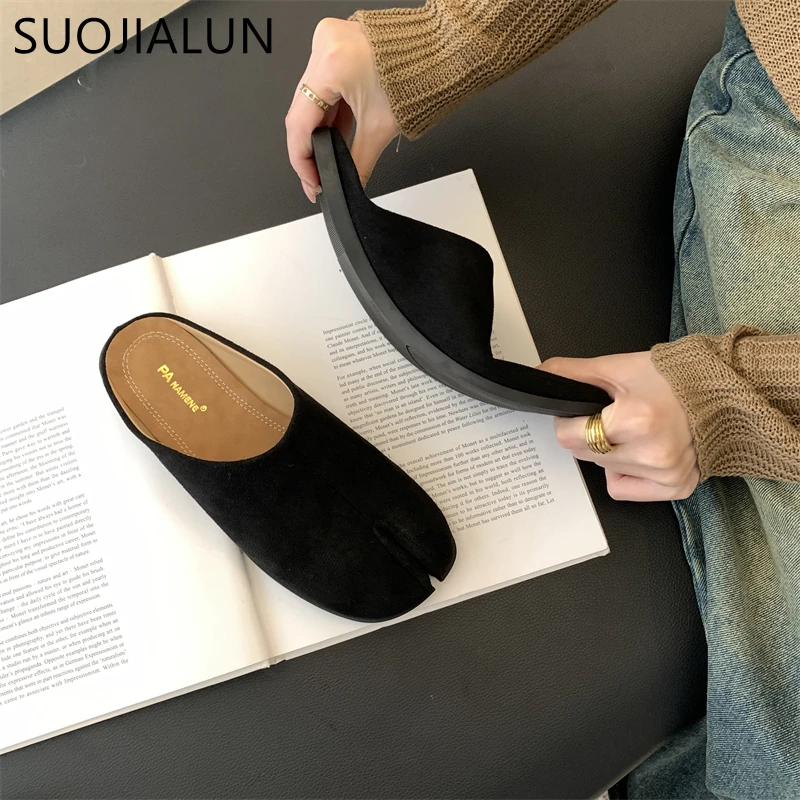 SUOJIALUN 2024 Spring New Women Flat Shoes Fashion Split Toe Shallow Slip On Mules Shoes Soft Flat Heel Outdoor Casual Slides Sa