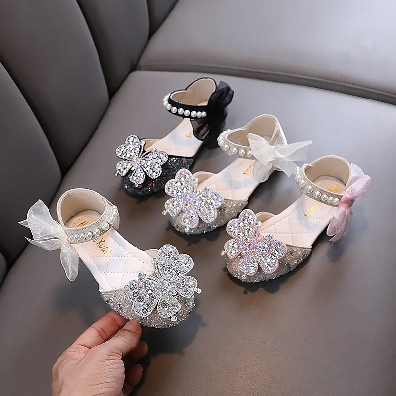 Girls Sandals Summer Luxury Rhinestone Butterfly Kids Princess Dress Shoes Fashion Chic Bowtie Children Wedding Flat Sandals New