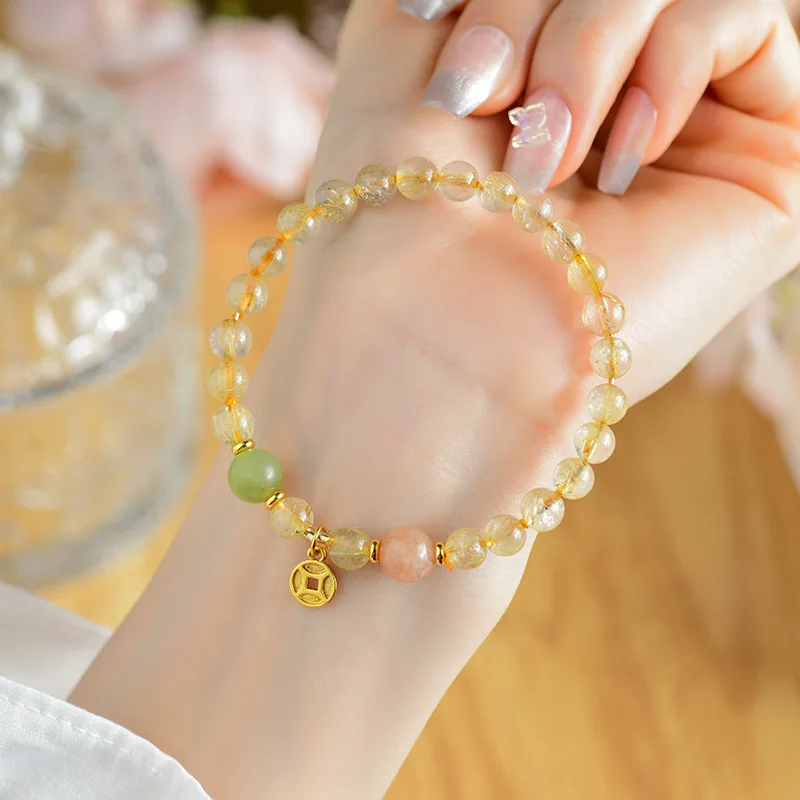 

Натуральный золотой рутилированный кварцевый браслет, подвеска в виде монеты, новый китайский нишевый светильник, роскошный дизайн, модные ювелирные изделия для лучшего друга