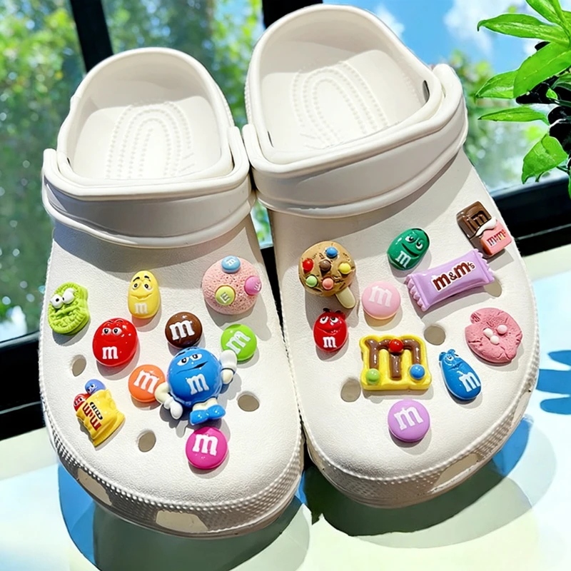 New Whole Set Hot Sale DIY Hole Shoes Charms for Cute Cartoon Handmade Charms Designer Quality Garden Shoe Decoration Girl Gift