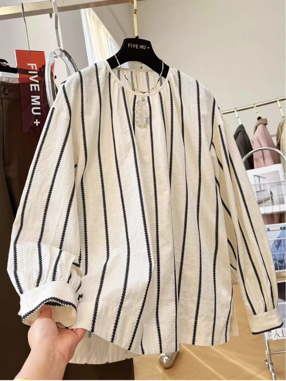 

Spring 2026 Korean Sle Embroidered Striped Loose Fit round Ne Long Sve Women's irt Breathable Comfortable Casual Top