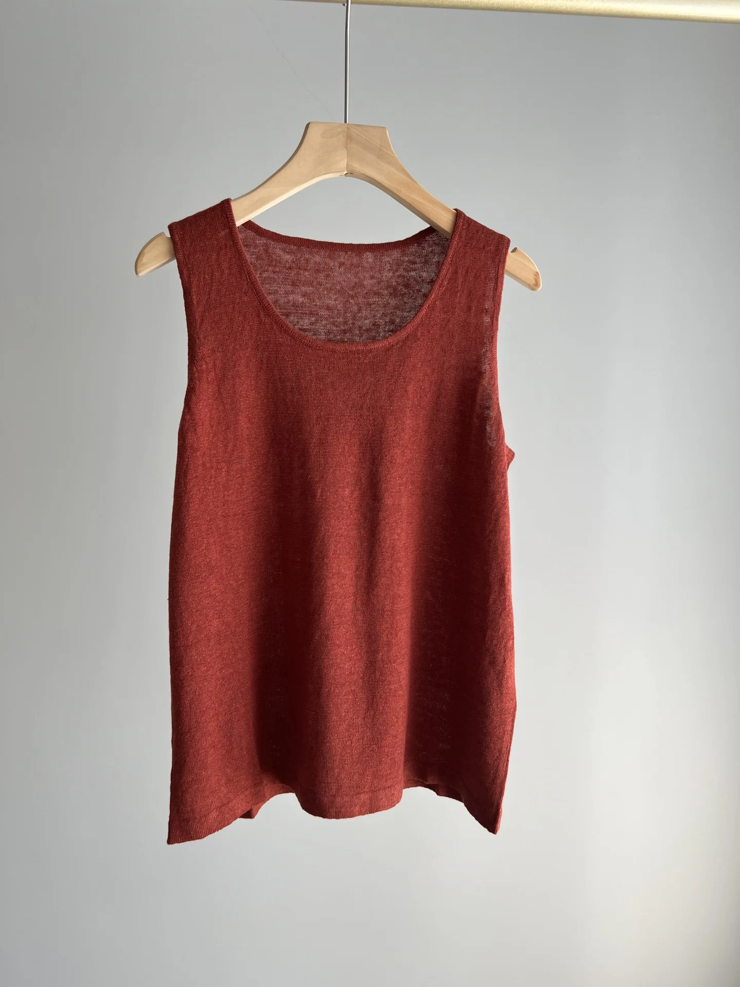 

Женская одежда 2025: простой однотонный жилет 0623