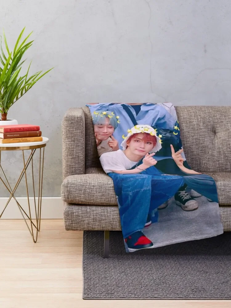 OMEGA X - kpop - edit Throw Blanket Sleeping Bag Winter beds cosplay anime Hair Blankets