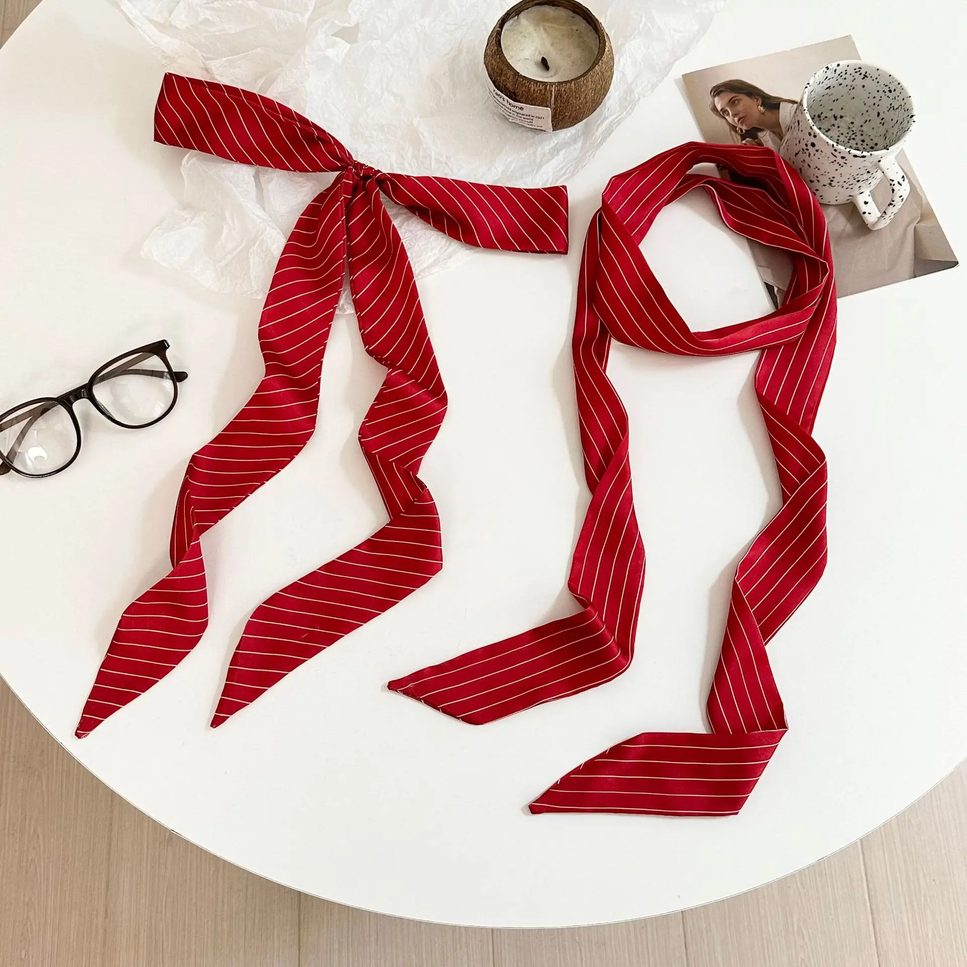 

Красный полосатый шарф, длинный полосатый платок, повязки на голову с бабочками, колье-стример, женские аксессуары, полотенце на запястье, платок, поясной ремень