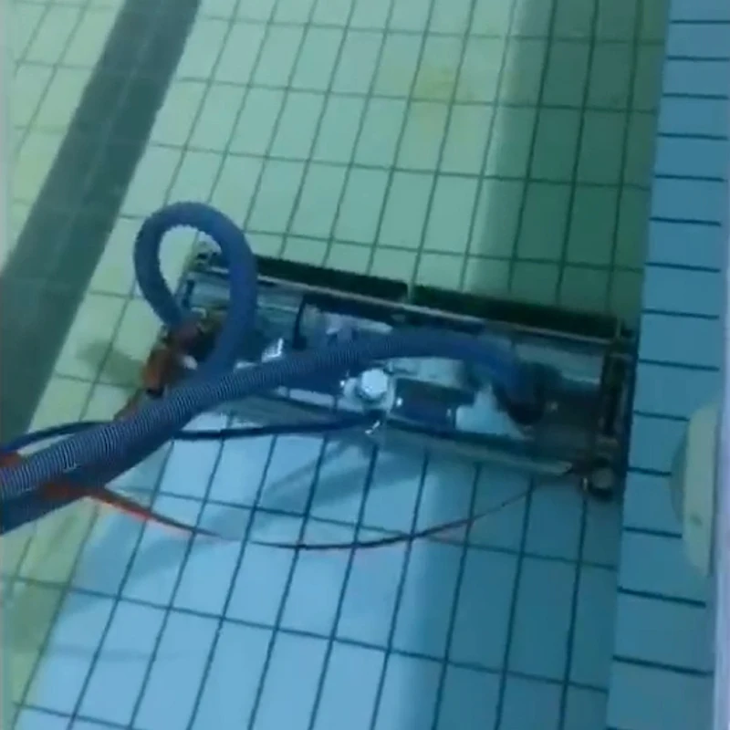 360 °   自動・半自動の登坂機能付き無線リモコン式プール掃除機