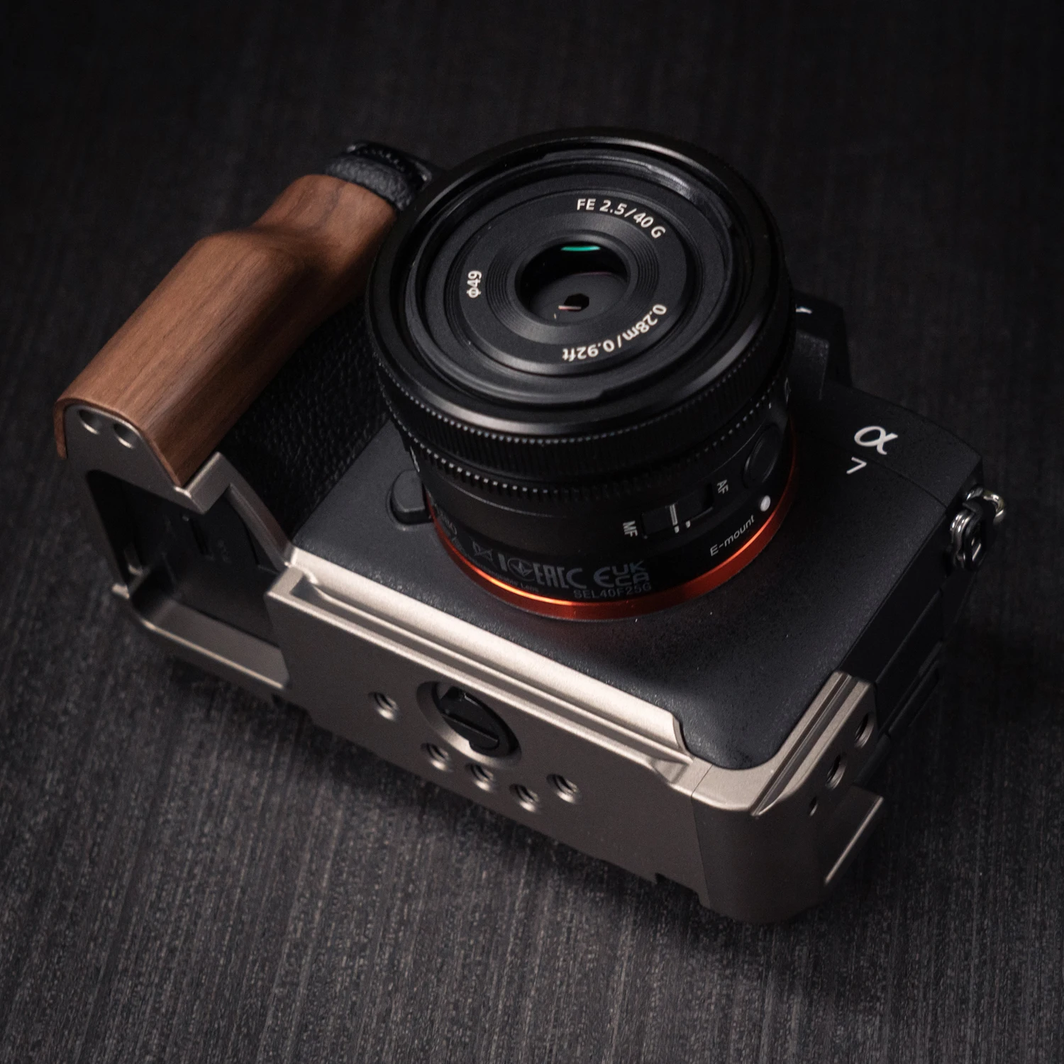 YUWOOD für Sony A7R5 / A7M4 Kamera-Cage mit Holzgriff und integrierter Schnellwechselplatte für Arca-Swiss Cage Rig Kit – Detail 30