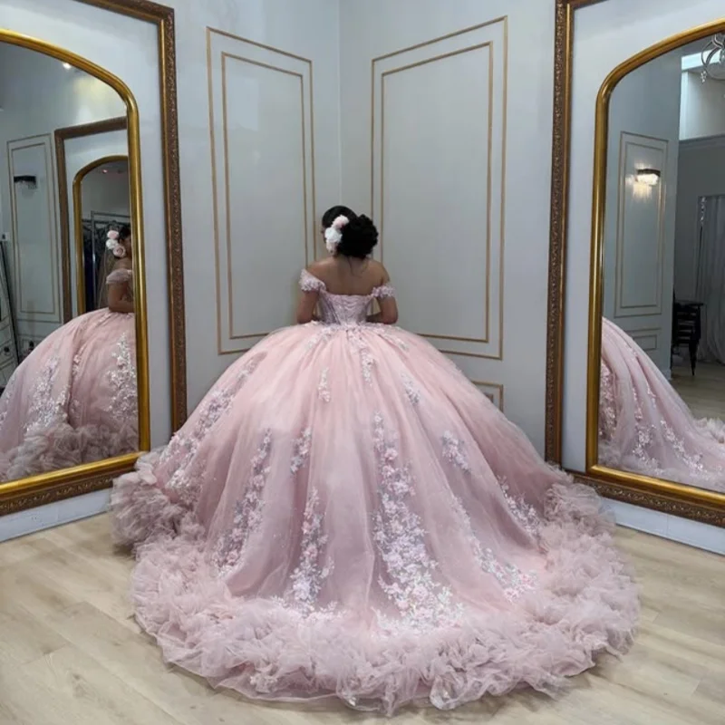 فستان Quinceanera وردي لامع عاري الكتفين ملصق ثلاثي الأبعاد زهرة تول دانتيل طبقات كريستال فيستدوس دي 15 Quinceanera ﻿ تخصيص