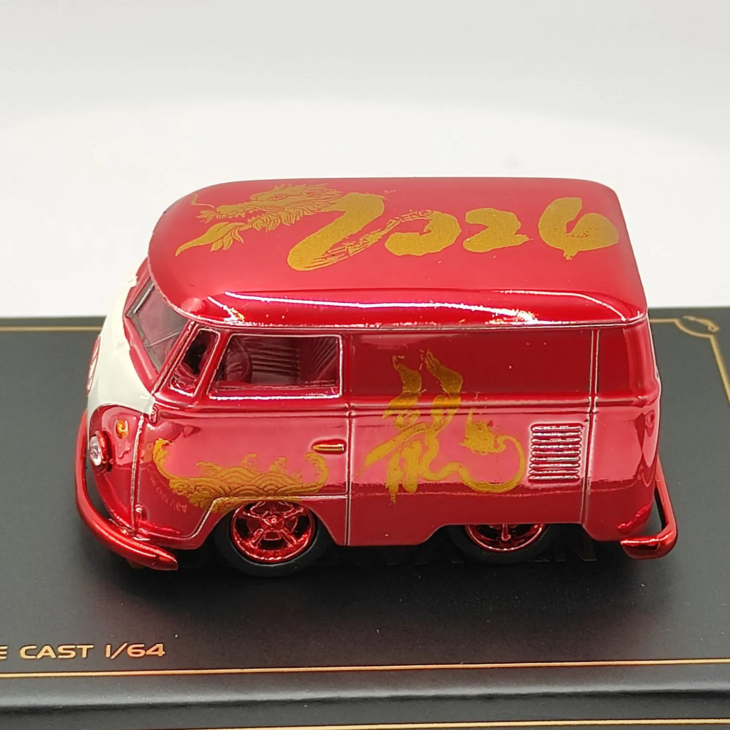 Diecast HY 1/64 Scale Volkswagen T1 1960 Minivan Mini Short Axle Dragon Version Bus Simulation Alloy Car Model Collectible Toy