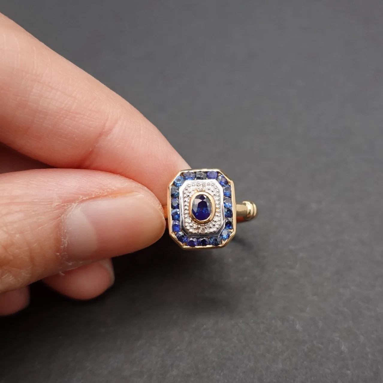 French Luxury Style Gold Color Inlaid with Multiple Zircons Splicing Color Ring Women\'s Mysterious High-end Banquet Jewelry Ring