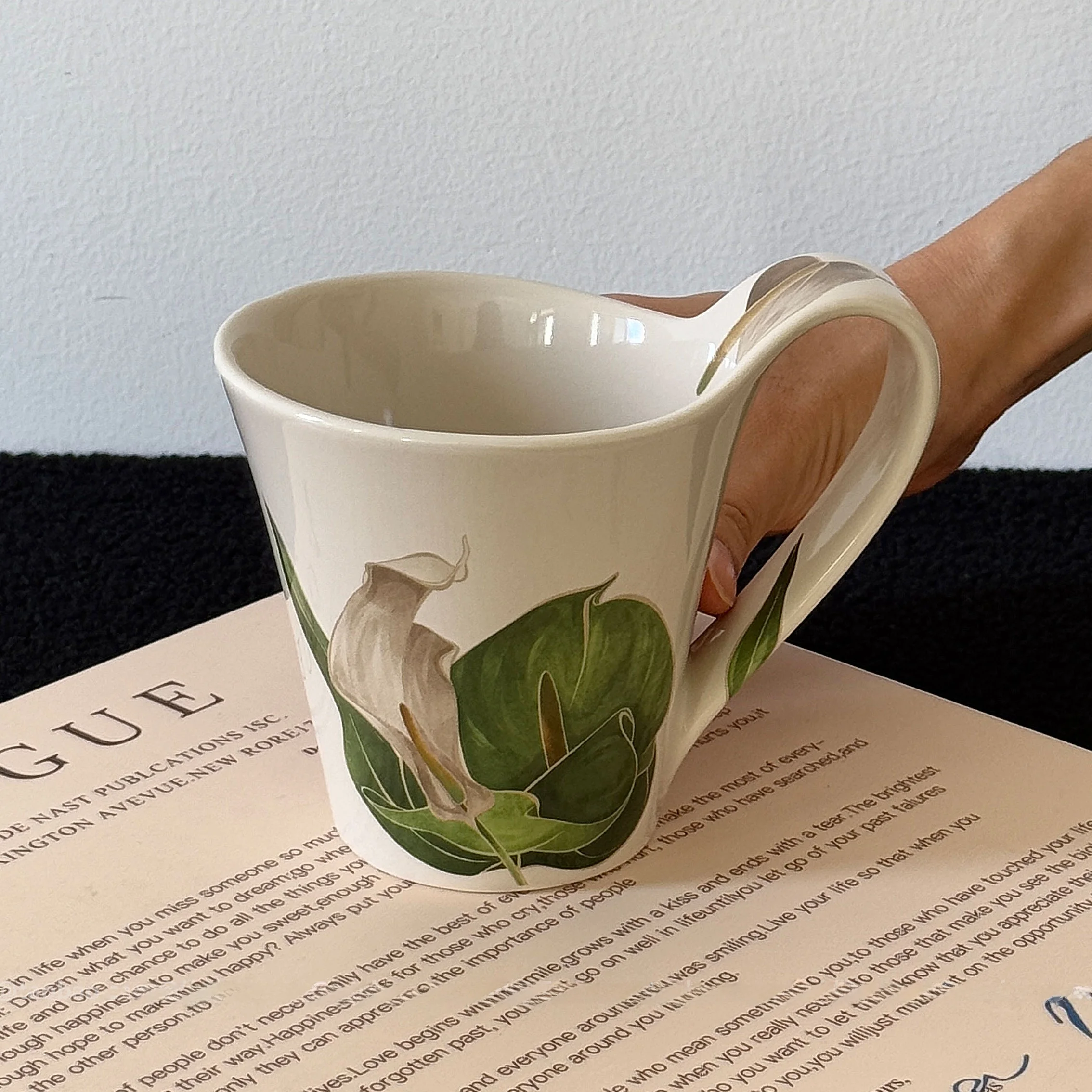 

Retro Large Capaci Cerc Mug Coffee Cup Strlined Lotus Foot Design Simple Modern Home Use Gift Soft Cotton Ruanm Brand