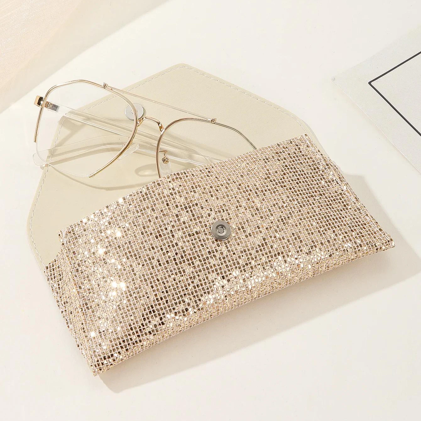 1pc Retro Soft Sequined Leather Sunglasses Case Portable Neutral Leather Sunglasses Golden Box Protective Sequined Glasses Case