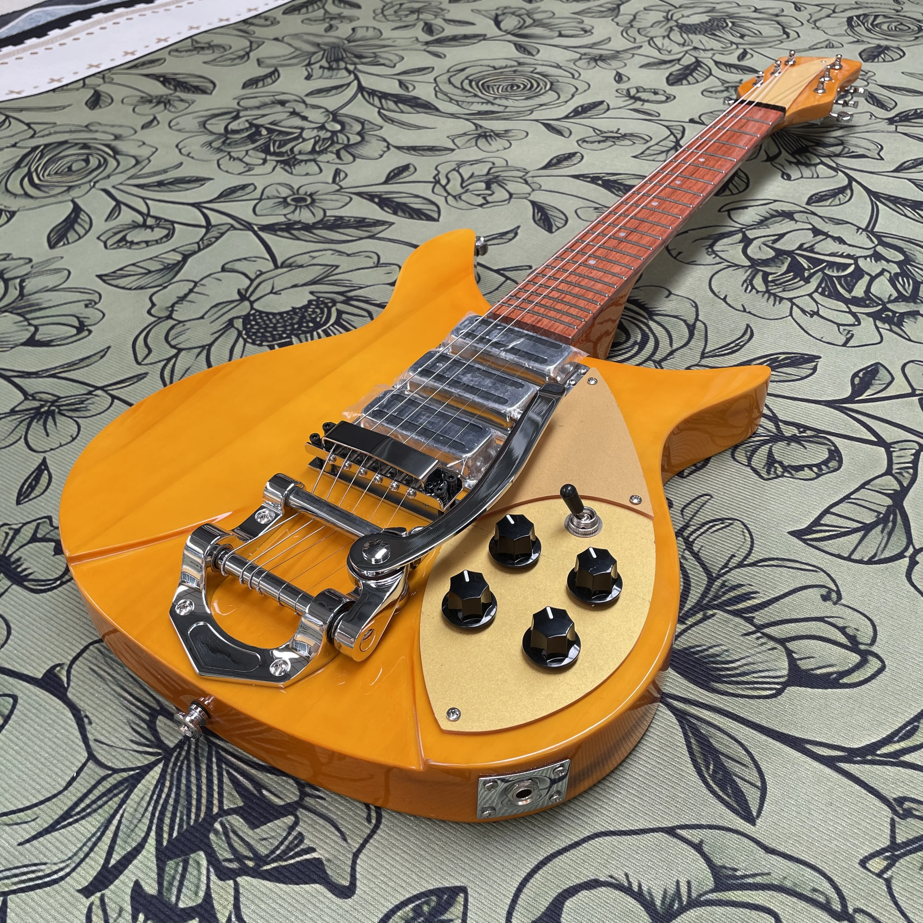 Orange-yellow retro 6-string electric guitar, three pickup chrome hardware guitars, performance collection electric guitarra
