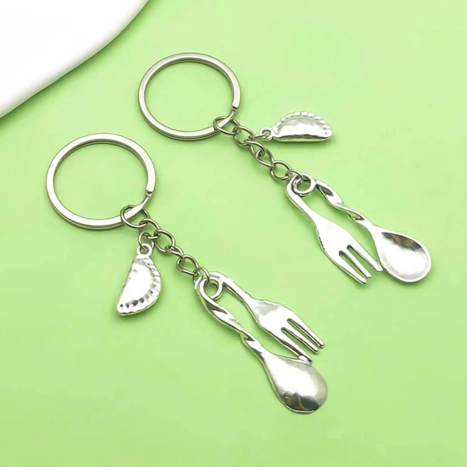 1pc Mini Simulation Tableware Keychain, Alloy Crown Knife, Fork, Spoon Key Ring, For Car Keys, Backpacks, Wallets